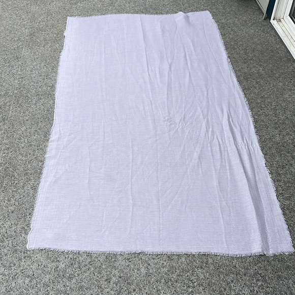 Lightweight lilac wrap. 44"x78" - Picture 2 of 3